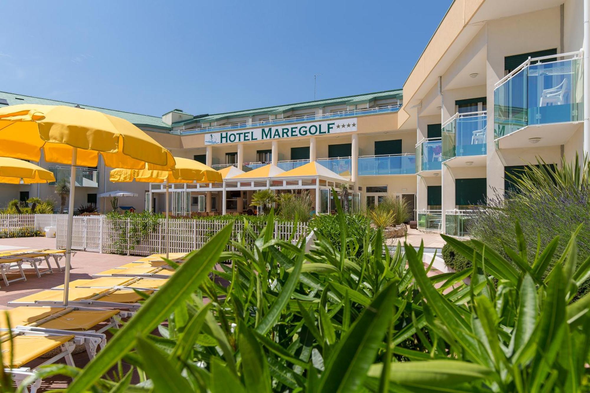 Hotel Maregolf Каорле Екстериор снимка