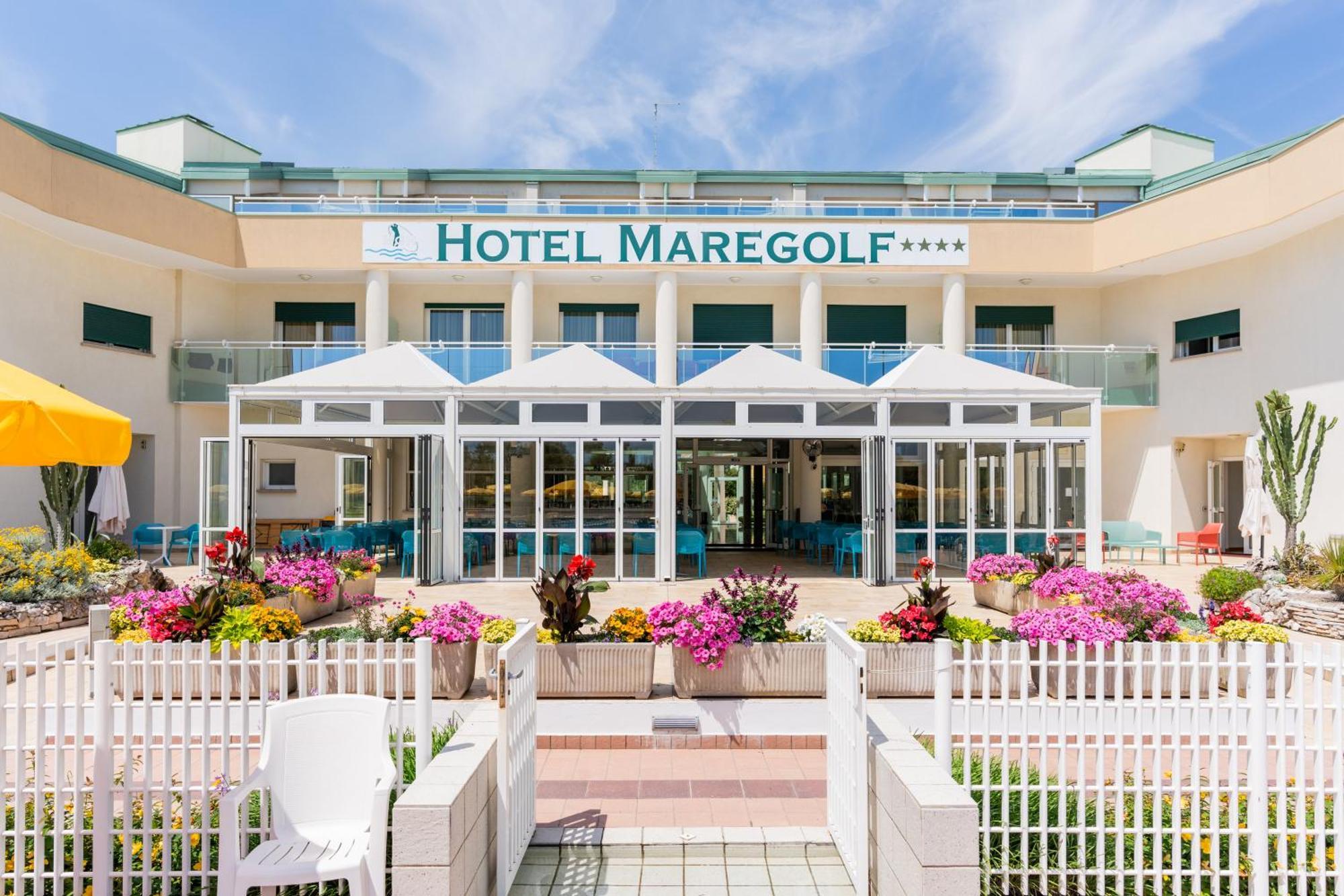 Hotel Maregolf Каорле Екстериор снимка