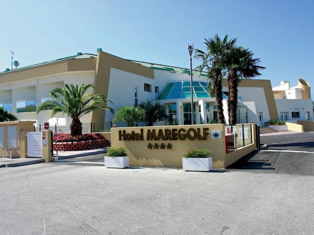 Hotel Maregolf Каорле Екстериор снимка